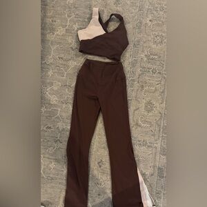 Wilo Workout set! Bottoms wide leg xs
Top criss cross  size small